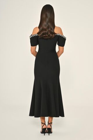 Yakası Taşlı Düşük Kol Krep Midi Elbise Siyah - 40
