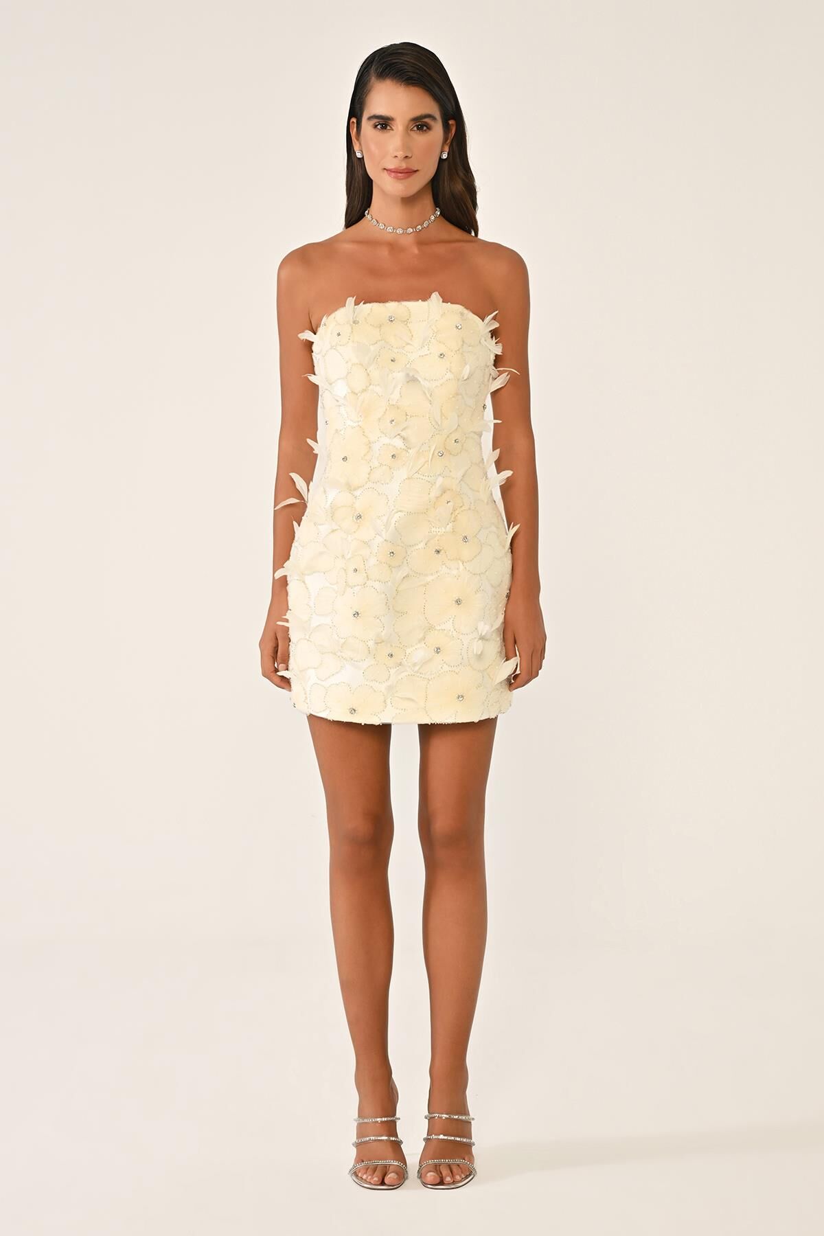 Straplez Tüylü Çiçek Aksesuarlı Krep Kısa Elbise EKRU - 38