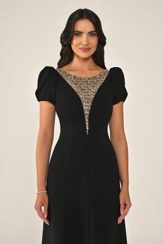 Kısa Kollu Taş Aksesuarlı Krep Uzun Elbise