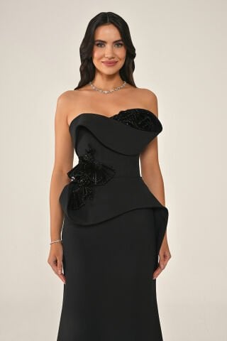 Straplez Volanlı Boncuk Aksesaurlı Krep Uzun Elbise