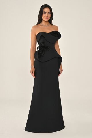 Straplez Volanlı Boncuk Aksesaurlı Krep Uzun Elbise