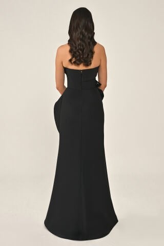 Straplez Volanlı Boncuk Aksesaurlı Krep Uzun Elbise