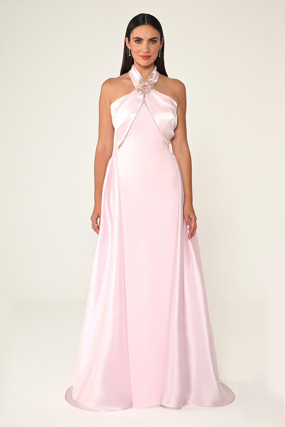 Boyundan Geçmeli Çiçek Aksesuarlı Uzun Elbise Pembe - 40