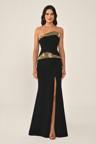 Straplez Üstü Aksesuarlı Yırtmaçlı Uzun Elbise