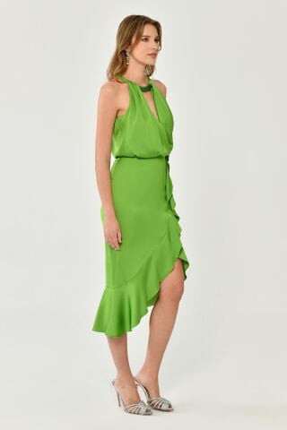 Ärmelloses Satin-Midikleid mit Schlitz und Hals-Accessoire PISTAZIENGRÜN - 46