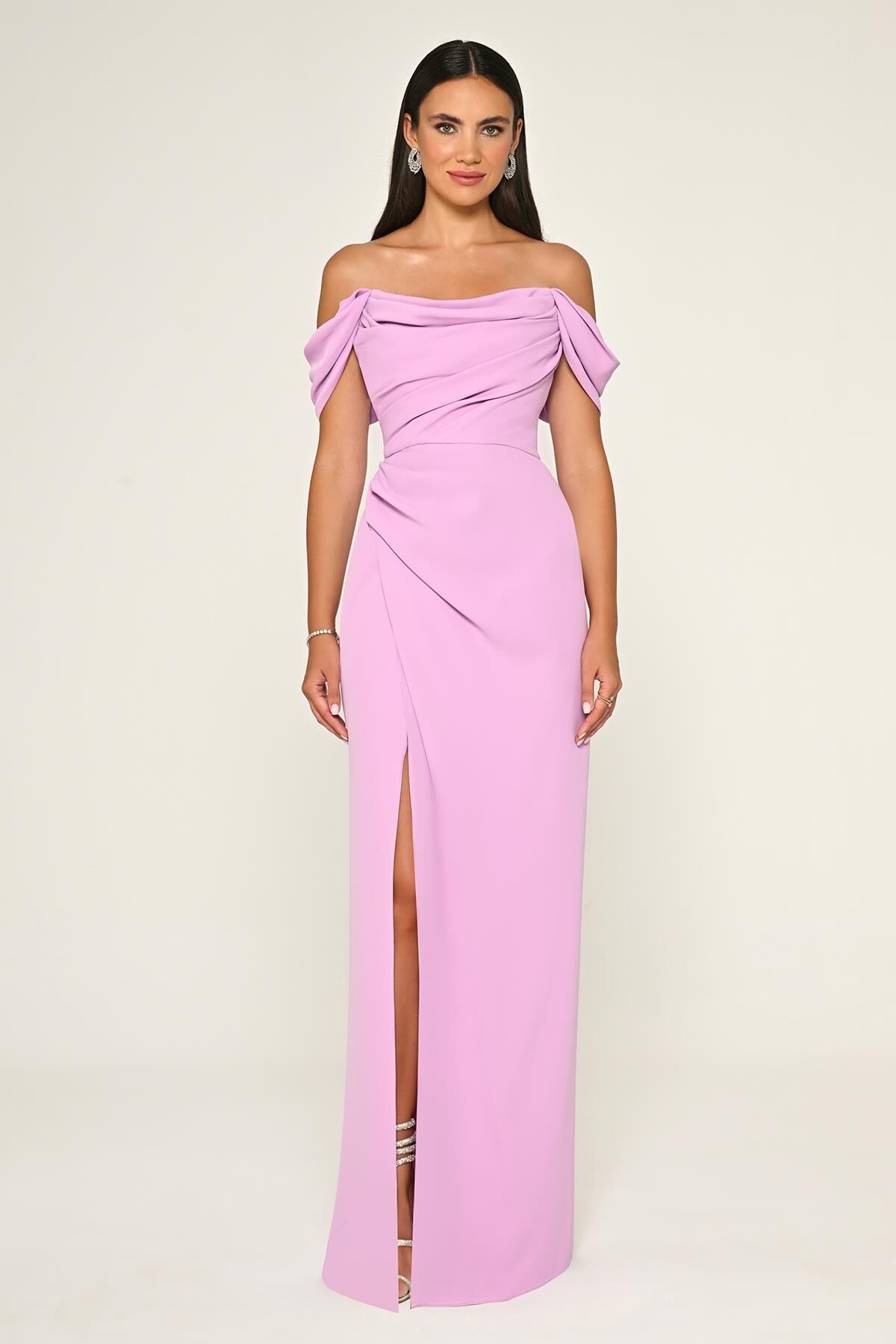 Schulterfreies, langes Crêpe-Kleid mit Seitenschlitz, Flieder - 42