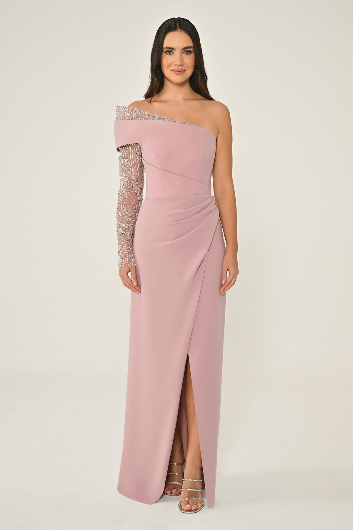 Boncuklu Tek Kollu Önden Yırtmaçlı Krep Uzun Elbise