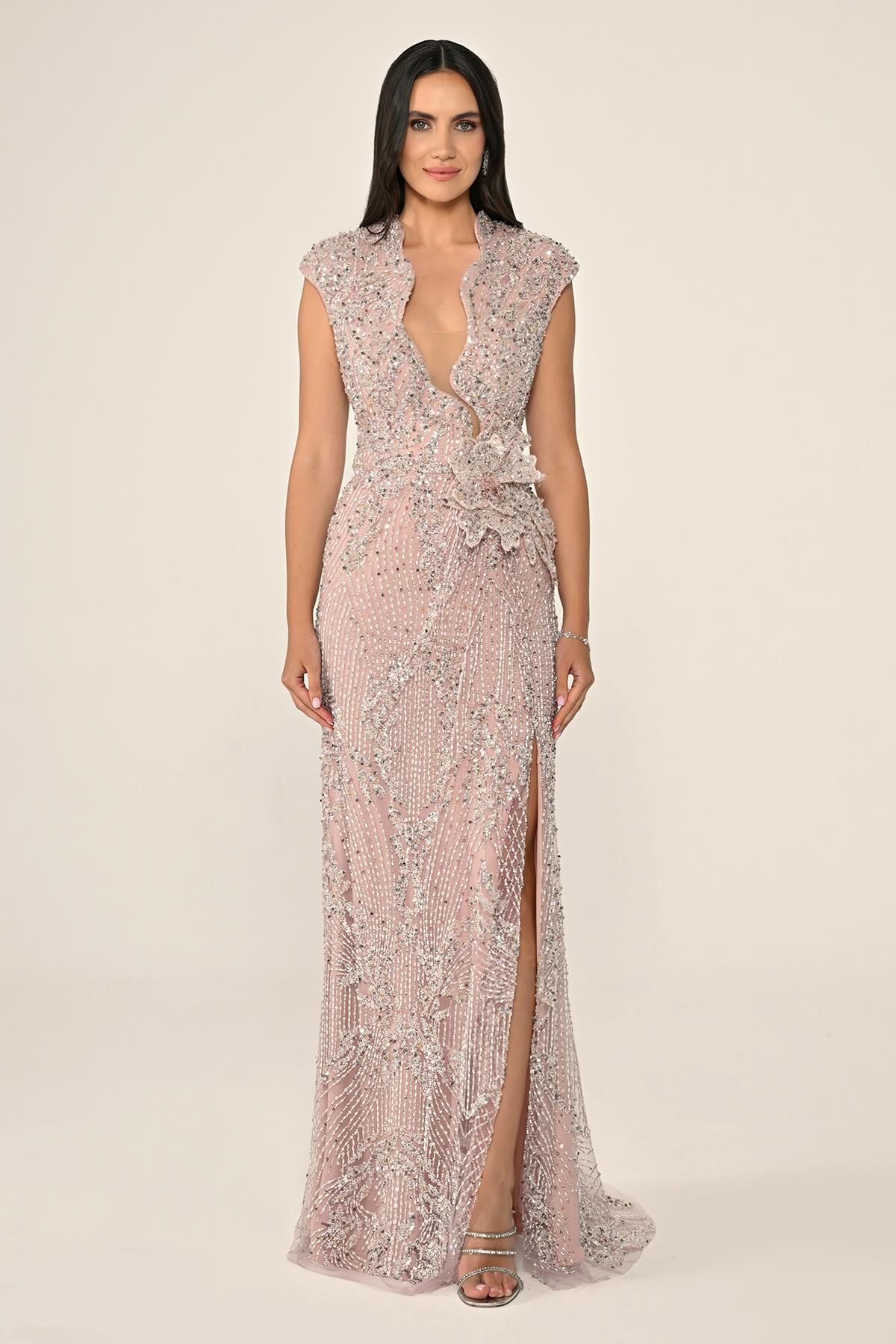 Dekolteli Beli Çiçek Aksesuarlı Payet Uzun Elbise KOYU PUDRA - 38