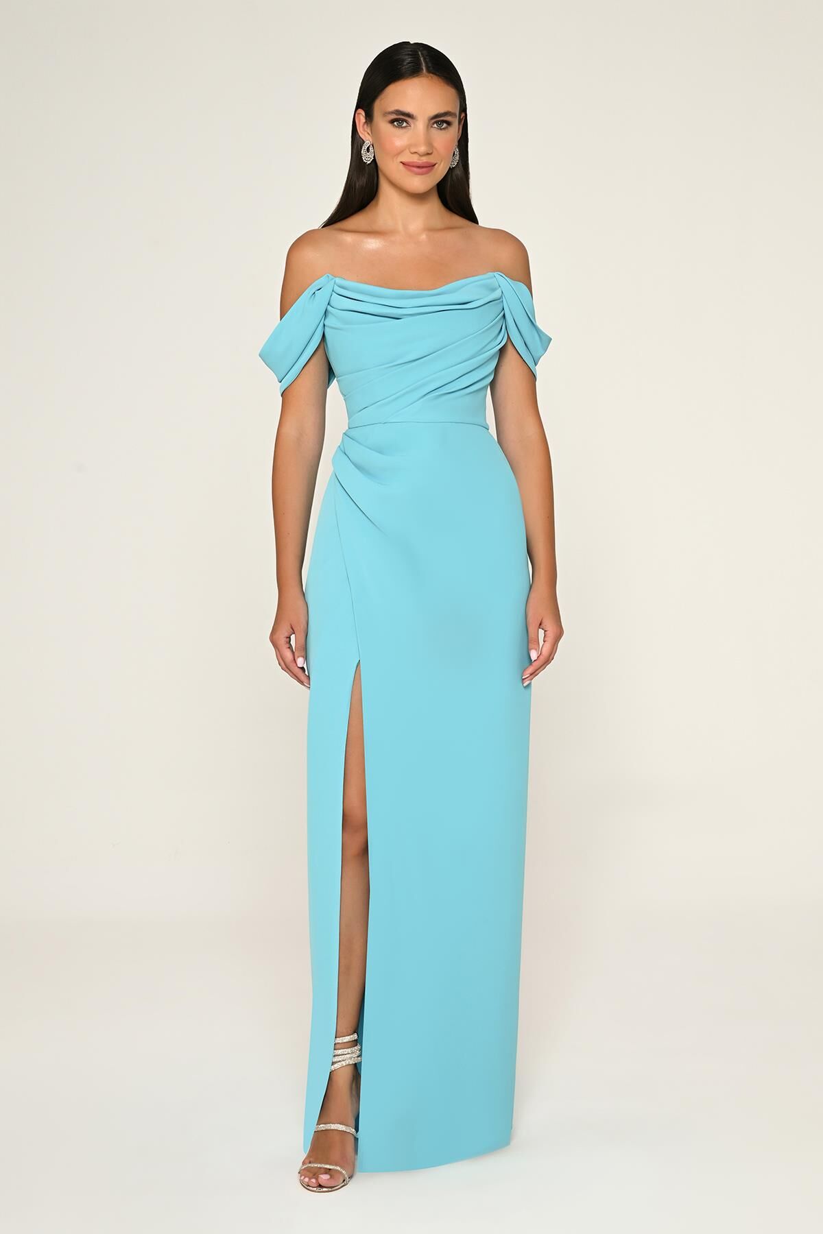 Schulterfreies, langes Crêpe-Kleid mit Seitenschlitzen, TÜRKIS – 40