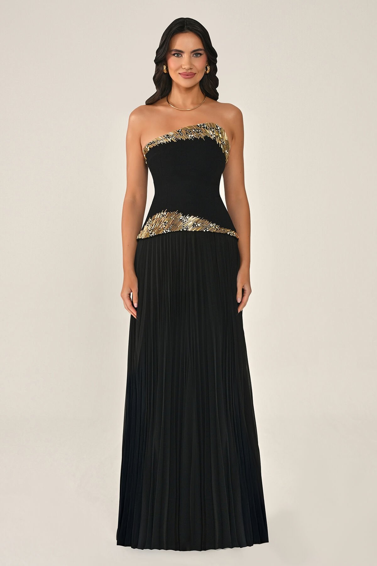 Straplez Üst Aksesuarlı Taşlı Eteği Piliseli Şifon Uzun Elbise