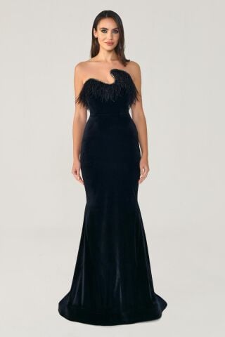 Straplez Üstü Tüylü Asimetrik Kesim  Kadife Uzun Elbise Siyah - 40