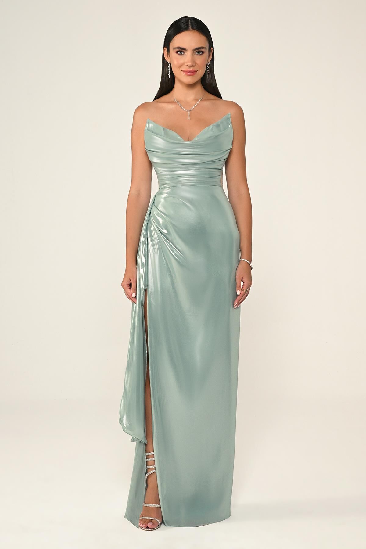 Straplez Parlak Kumaş Yandan Yırtmaçlı Uzun Elbise MİNT - 38