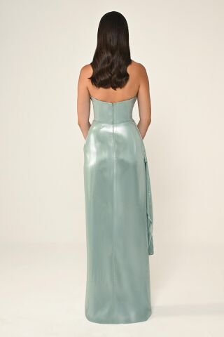 Straplez Parlak Kumaş Yandan Yırtmaçlı Uzun Elbise MİNT - 38