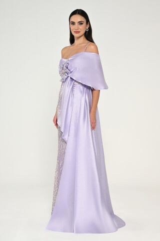 Tek Askılı Çiçek Aksesuarlı Payetli Saten Uzun Elbise Lila - 38