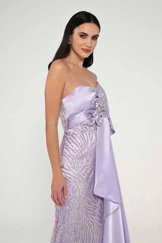 Tek Askılı Çiçek Aksesuarlı Payetli Saten Uzun Elbise Lila - 40