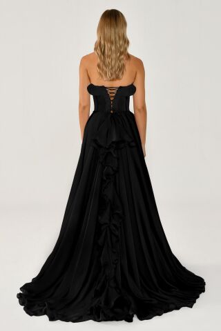 Trägerloses, langes Chiffonkleid mit Rüschen und doppeltem Schlitz, Schwarz - 40