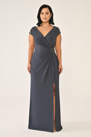 V Yaka Kısa Kollu Beli Aksesuarlı Yırtmaçlı Uzun Elbise ANTRASİT - 42