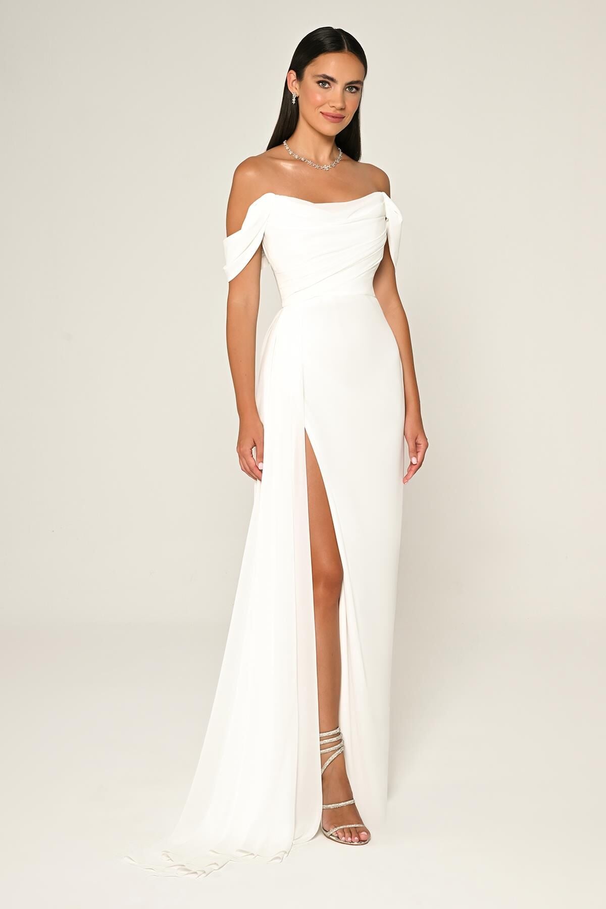 Düşük Omuz Yandan Yırtmaçlı Şifon Uzun Elbise Beyaz - 46
