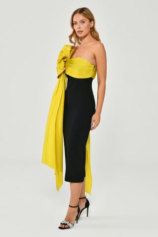 Tek Omuzdan Tafta Kumaş Bağlamalı Krep Midi Elbise SİYAH / OLİVE - 44