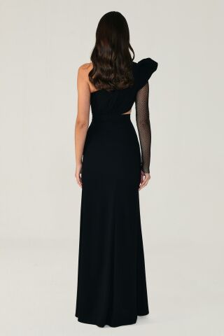 Langes Kleid mit Schlitz und transparenten Ärmeln, Schwarz – 44