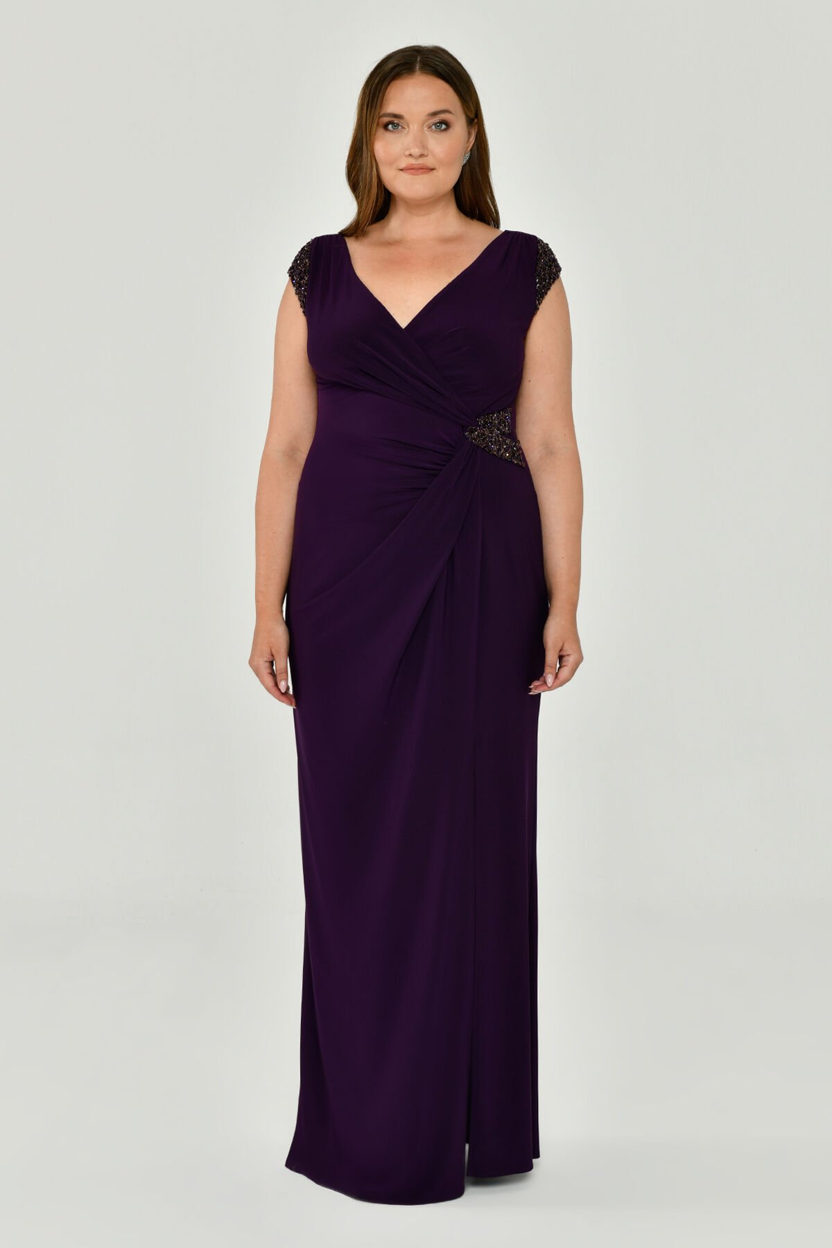 V-NECK SHORT SLEEVE LONG DRESS WITH ACCESSORIES AT THE waist