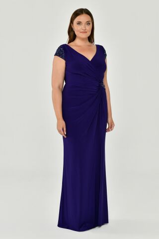 V Yaka Kısa Kollu Beli Aksesuarlı Yırtmaçlı Uzun Elbise KOYU MOR - 44