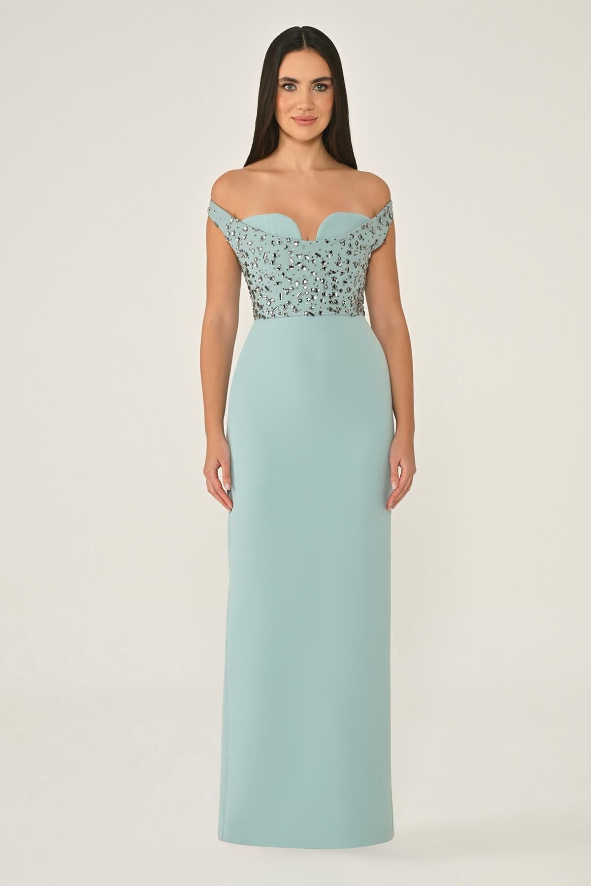 Düşük Omuz Üstü Taşlı Krep Uzun Elbise MİNT - 38