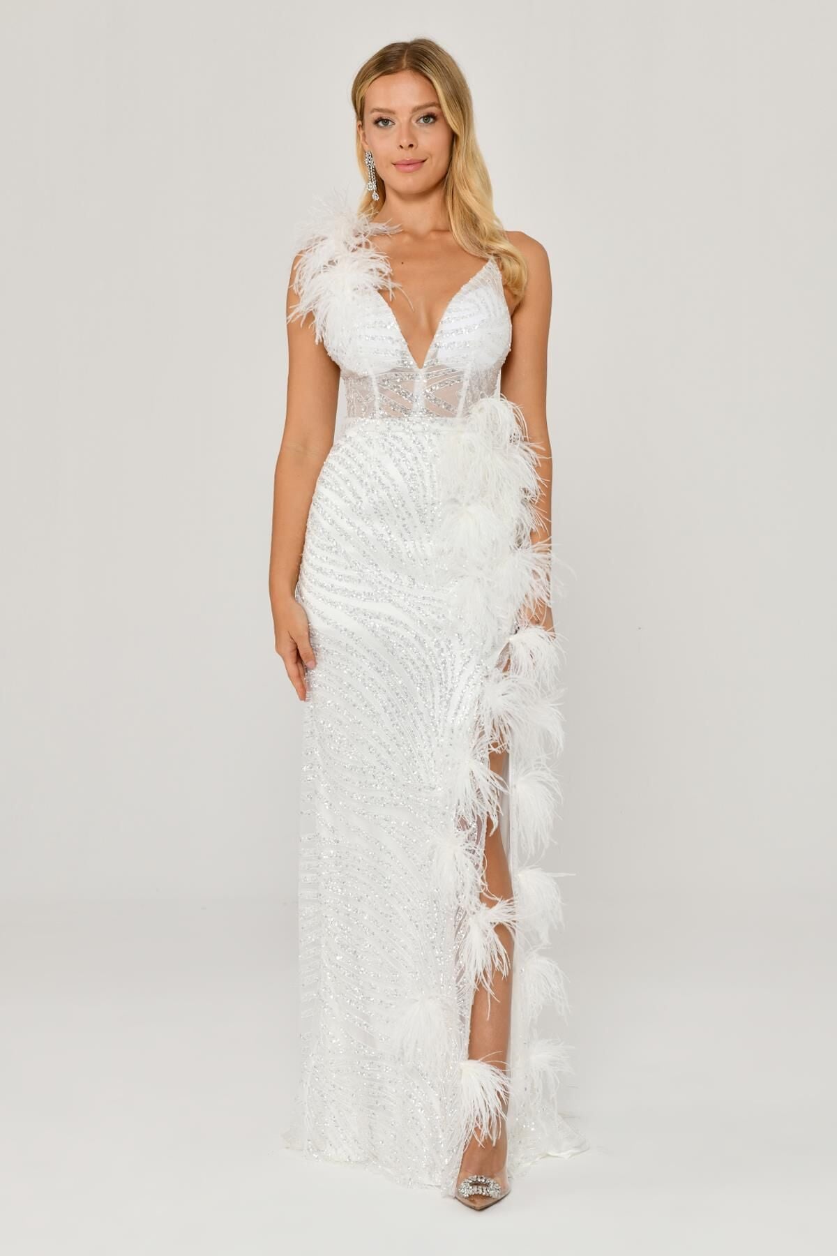 İp Askılı Sırt İp Askılı V Yaka Otriş Akesuarlı Pullu Kumaş Uzun Elbise Beyaz - 38