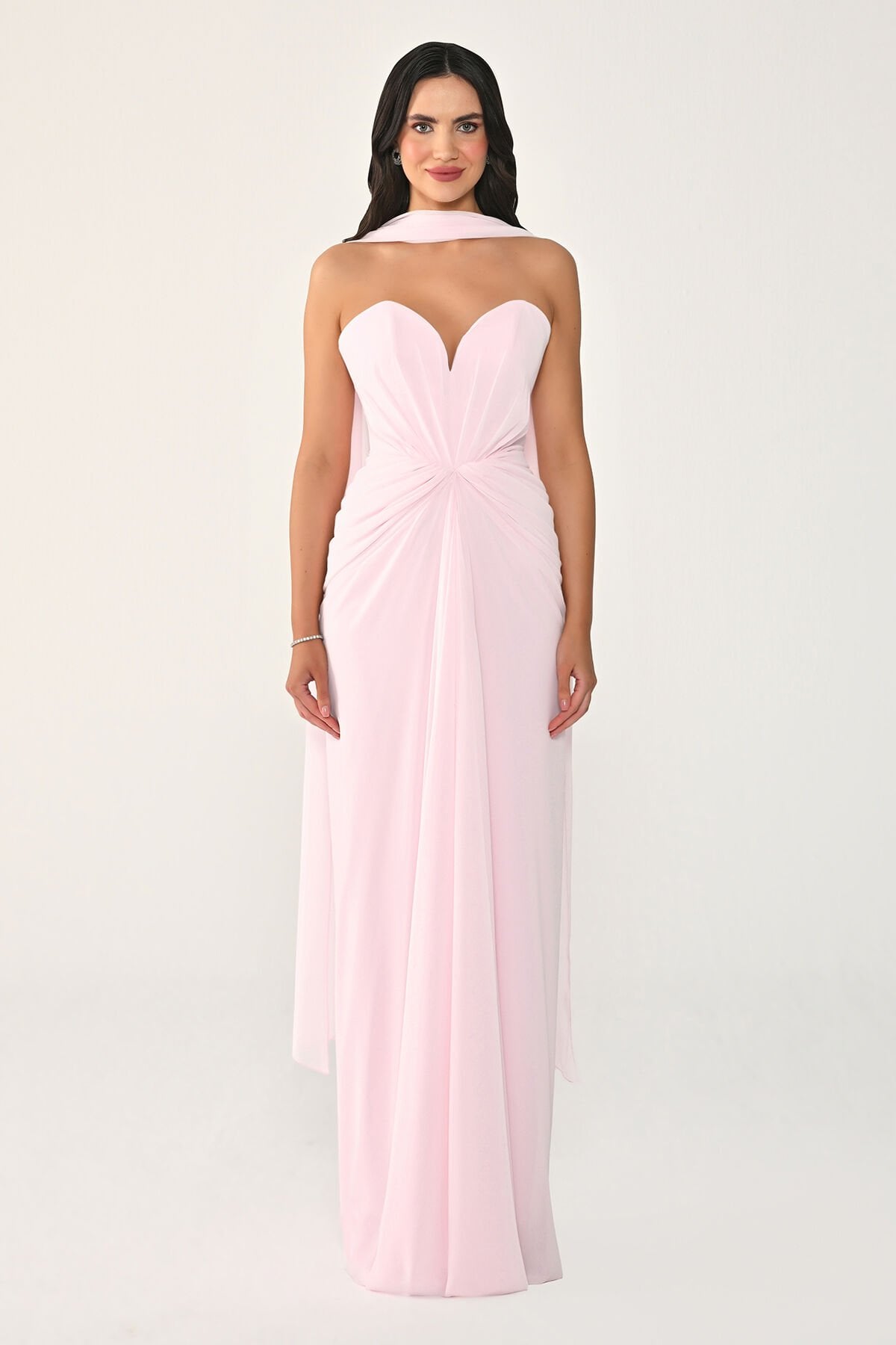 Straplez Şal Aksesuarlı Drapeli Şifon Uzun Elbise