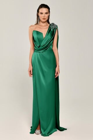 One-Shoulder-Brosche Langes Satinkleid