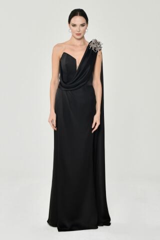 One-Shoulder-Brosche Langes Satinkleid