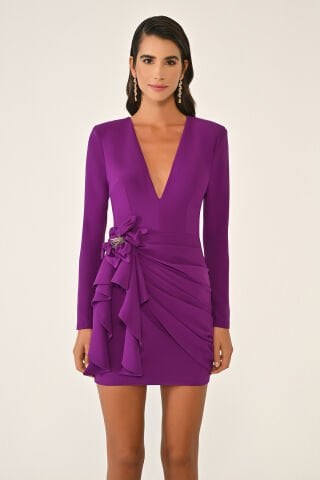 Uzun Kol Vatkalı Sırt Dekolteli Çiçek Aksesuarlı Kısa Elbise