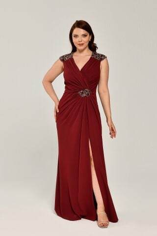 Ärmelloses, langes Kleid mit V-Ausschnitt und bestickter Schulter