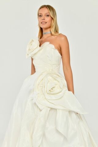 Straplez Tüy Aksesuarlı Prenses Parlak Kumaş Uzun Elbise Beyaz - 38