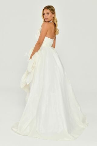 Straplez Tüy Aksesuarlı Prenses Parlak Kumaş Uzun Elbise Beyaz - 40