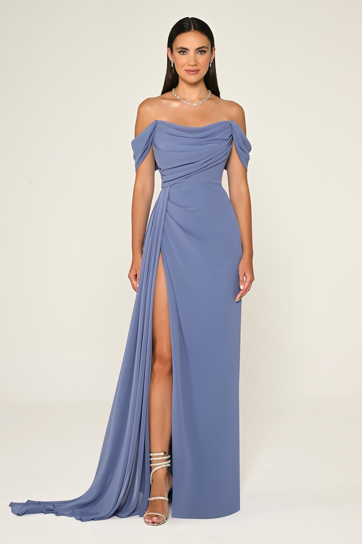 Düşük Omuz Yandan Yırtmaçlı Şifon Uzun Elbise İNDİGO - 44