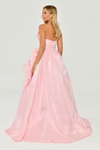 Straplez Tüy Aksesuarlı Prenses Parlak Kumaş Uzun Elbise Pembe - 38