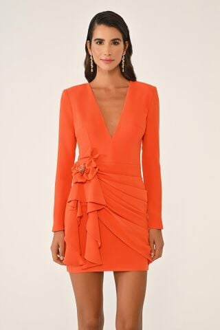 Uzun Kol Vatkalı Sırt Dekolteli Çiçek Aksesuarlı Kısa Elbise TURUNCU - 38