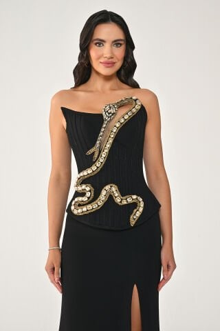 Straplez Taşlı Yılan Aksesuarlı Uzun Elbise