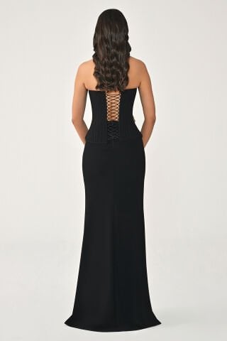 Straplez Taşlı Yılan Aksesuarlı Uzun Elbise