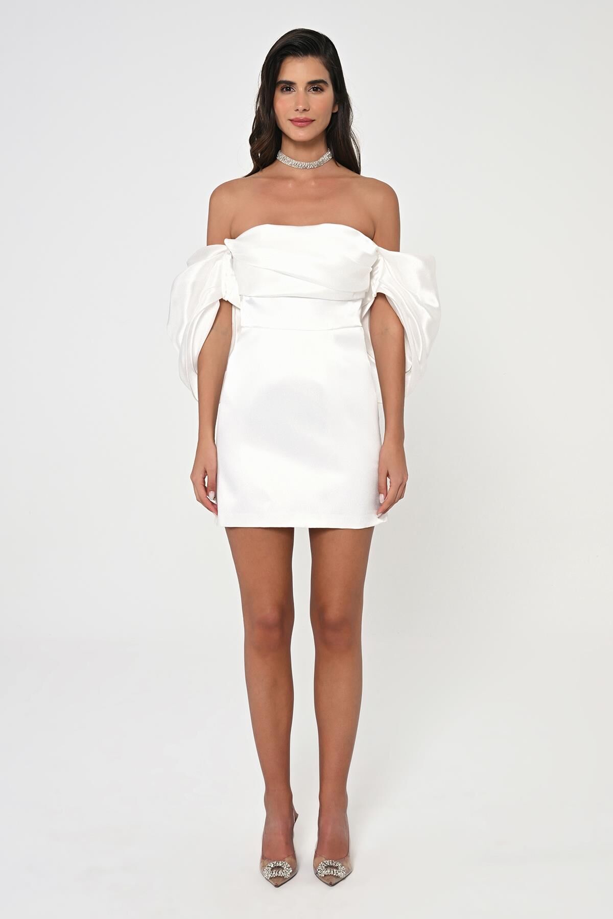 Düşük Balon Kol Straplez Kısa Saten Elbise Beyaz - 38