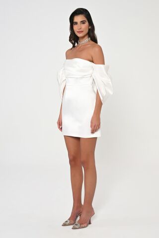 Düşük Balon Kol Straplez Kısa Saten Elbise Beyaz - 38