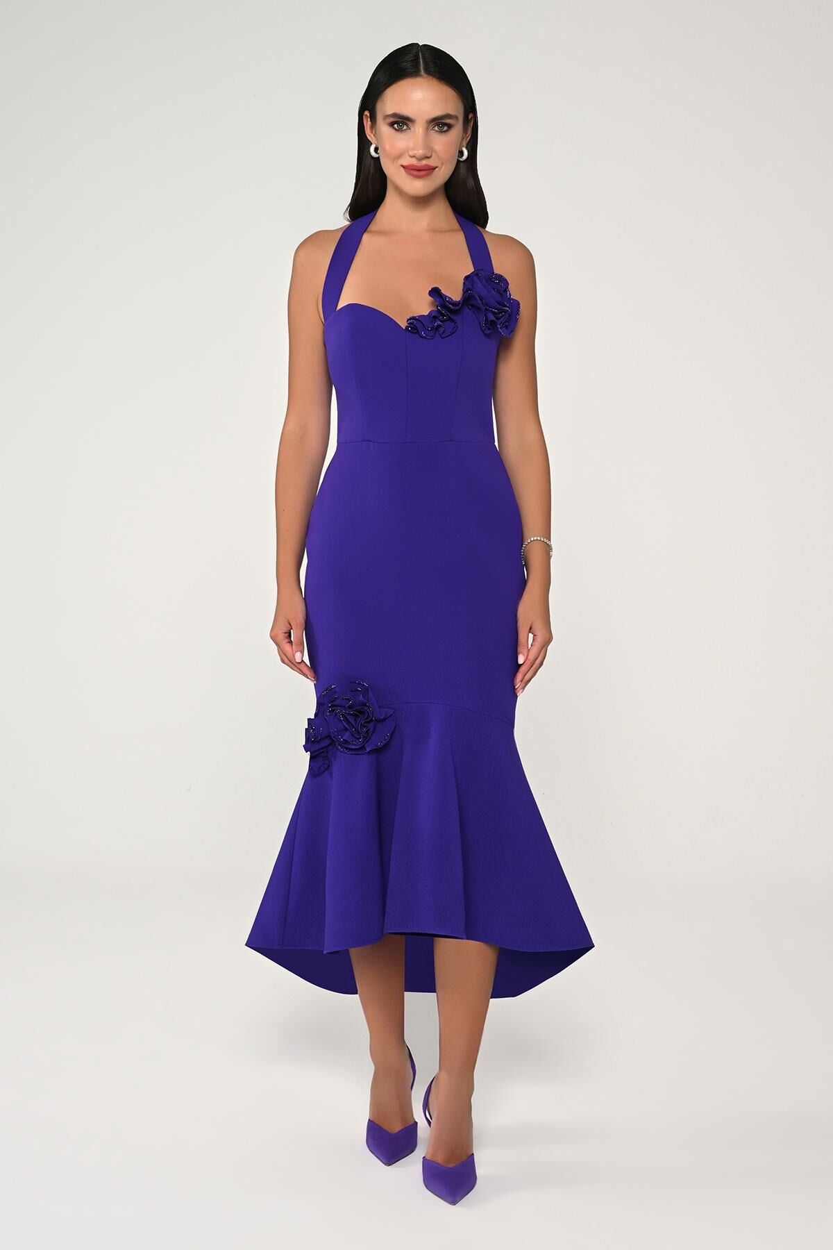 Askılı Kalp Göğüs Çiçek Aksesuarlı Midi Elbise Mor - 42