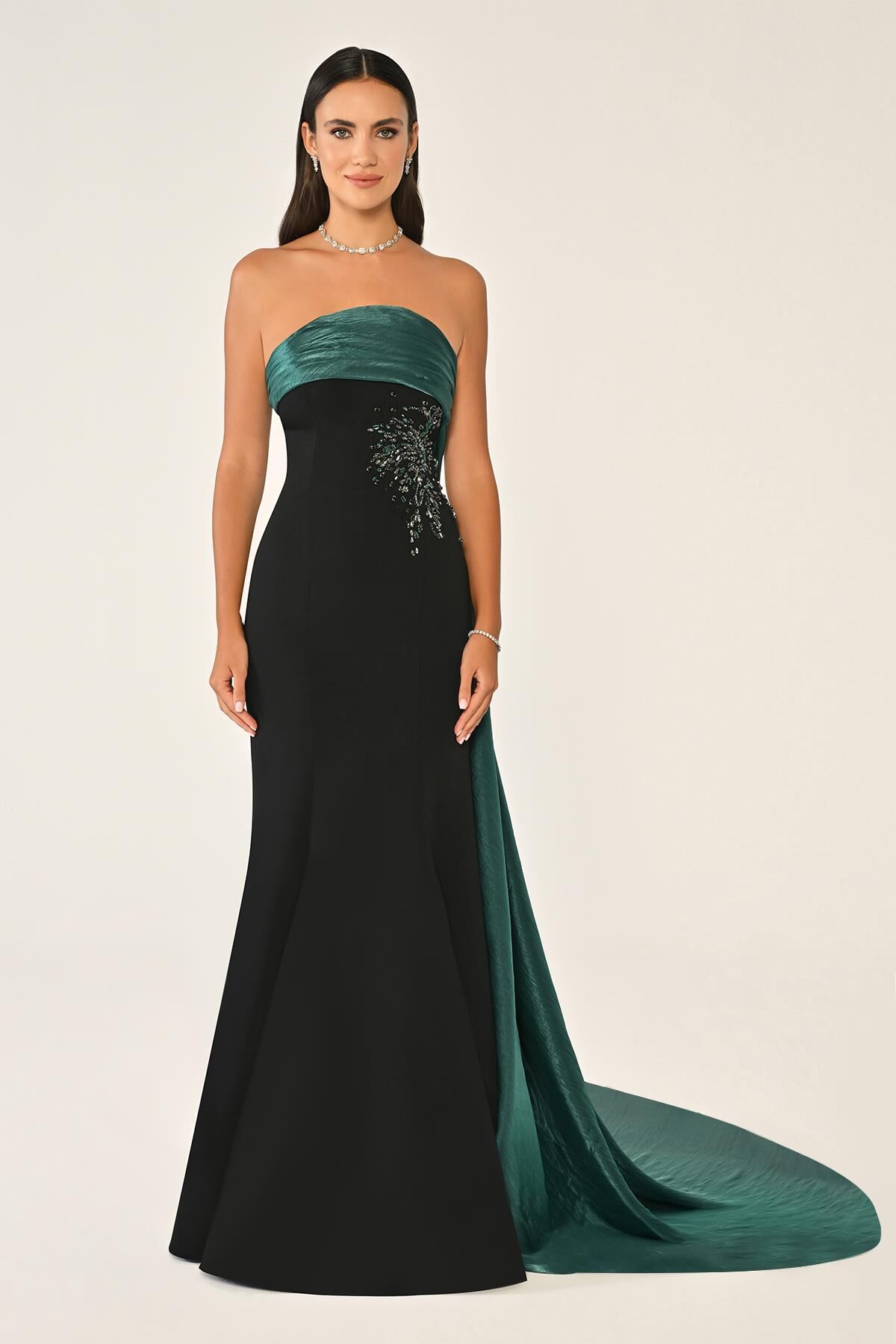 Straplez Üstü İşlemeli Kuyruklu Krep Uzun Elbise SİYAH / ZÜMRÜT - 38