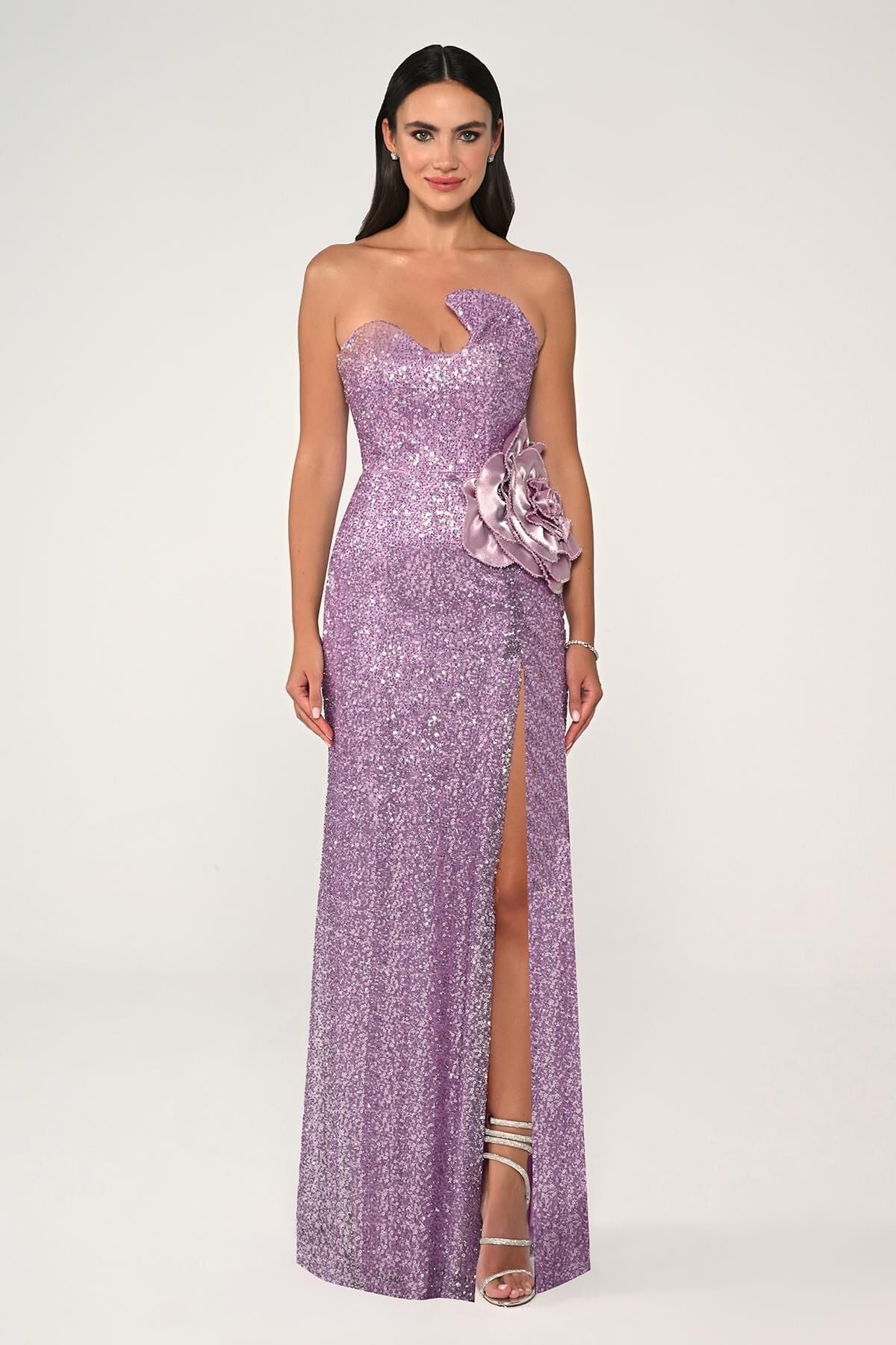 Straplez Göğüsü Asimetrik Kesim Payet Kumaş Uzun Elbise