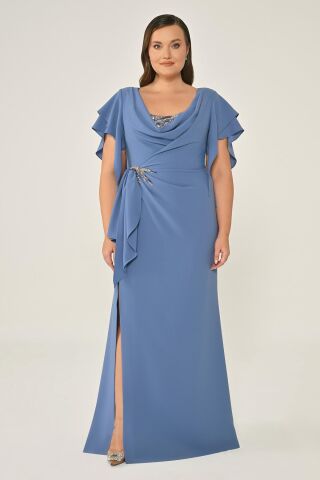 Degaje Yaka Beli Aksesuarlı ve Büzgülü Krep Uzun Elbise