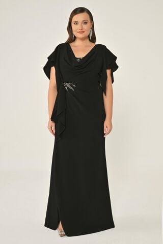 Degaje Yaka Beli Aksesuarlı ve Büzgülü Krep Uzun Elbise