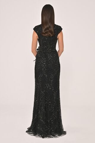 Dekolteli Beli Çiçek Aksesuarlı Payet Uzun Elbise Siyah - 36