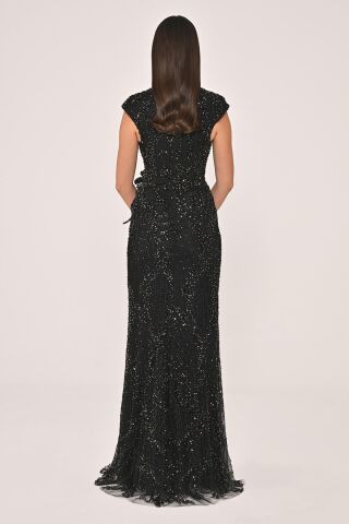 Dekolteli Beli Çiçek Aksesuarlı Payet Uzun Elbise Siyah - 38