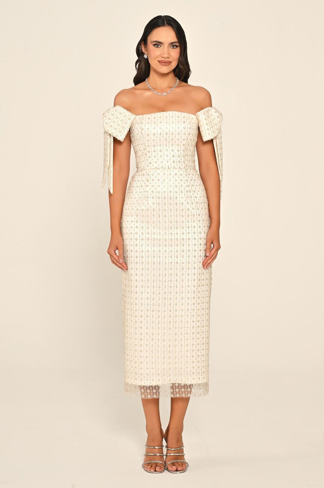 Düşük Fiyonklu Omuz Boncuklu Kumaş Midi Elbise